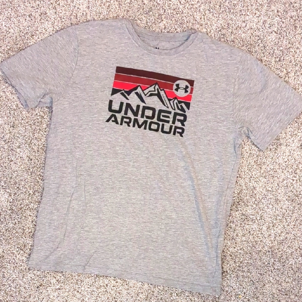 Boy's Under Armour T-shirt (Size L)